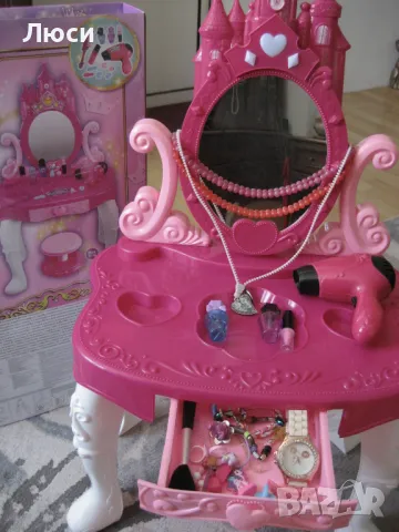 Детска тоалетка със столче, снимка 4 - Мебели за детската стая - 49884557