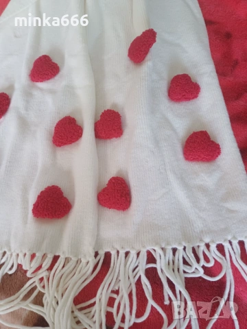 Луксозен дамски шал със сърца