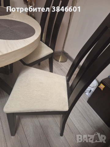 Трапезни столове 6 броя.