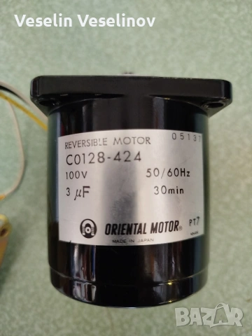 Реверсивен двигател Oriental Motor C0128-424 (100V) с пиньон, снимка 2 - Електродвигатели - 54343104