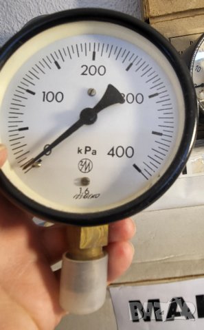 Манометър за налягане ф.100  до 4 атмосфери 