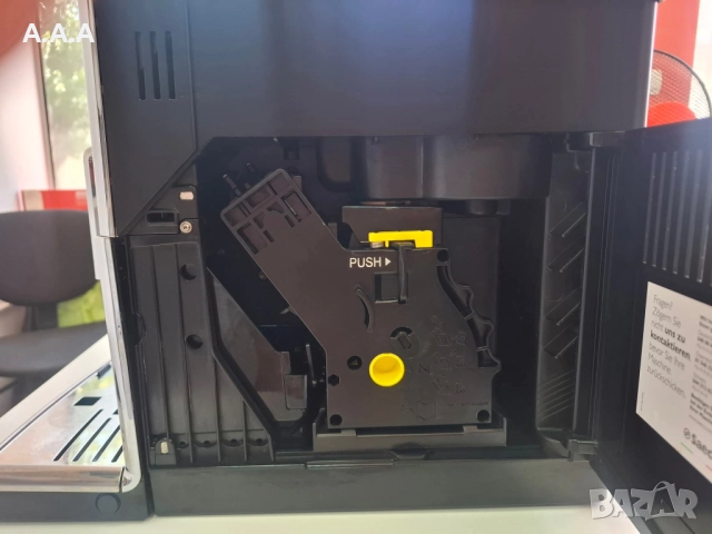 Кафеавтомат Saeco PicoBaristo Deluxe SM5570/10, Гарафа за мляко, 13 варианта кафе, Регулируема керам, снимка 3 - Кафемашини - 52611113