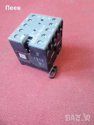 контактор за DIN-шина , АВВ трифазен 6А /бобина 24v DC/ 4-полюсен / НОВ