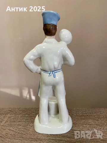 Винтидж порцеланова статуетка „Готвач с черпак“, СССР, снимка 2 - Антикварни и старинни предмети - 53236963