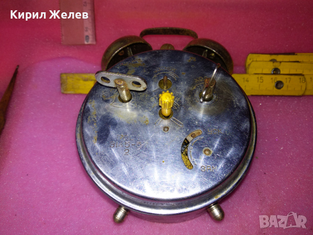 СЕВАНИ Стар РЯДЪК КОЛЕКЦИОНЕРСКИ РУСКИ БУДИЛНИК МЕХАНИЧЕН НАСТОЛЕН ЧАСОВНИК СЕВАНИ СССР 16935, снимка 3 - Антикварни и старинни предмети - 44549398