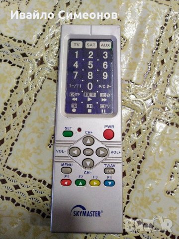 Универсално дистанционно управление с тъч скрийн