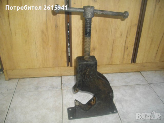 5 Цола-Тръбно Менгеме-Старо Качество-Масивно-12,0 кг-Отваря 13 см-За Тръби до ф127мм-5 цола/инча, снимка 1