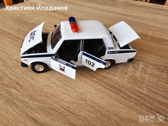 Метална количка в мащаб 1:24, снимка 4 - Коли, камиони, мотори, писти - 56273602