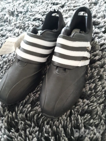 маратонки на  Adidas 