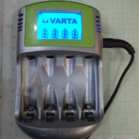 Зарядно "Varta LCD" за AA и AAA 57070 работещо, снимка 1 - Друга електроника - 42692605