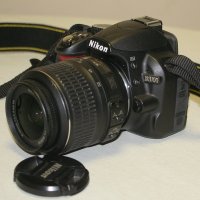 Фотоапарат Nikon D3100 с обектив Nikkor AF-S 18-55 VR, снимка 1 - Фотоапарати - 42630790