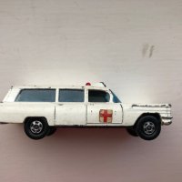 Метална количка Matchbox S&S Cadillac Ambulance - Superfast в мащаб 1:87, снимка 5 - Колекции - 39834057