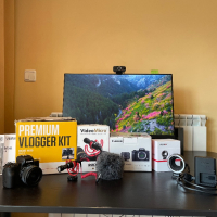 Продавам фотоапарат Canon M50 mark II (premium vlogger kit), снимка 1 - Фотоапарати - 44820128