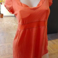 Блузка/тениска в оранжево на бели раета, снимка 1 - Тениски - 44932607