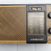 Ретро радио приемник марка Алпинист РП221, снимка 2 - Антикварни и старинни предмети - 36545016