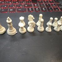 Малки магнитни фигурки за шах, снимка 1 - Други спортове - 40178539
