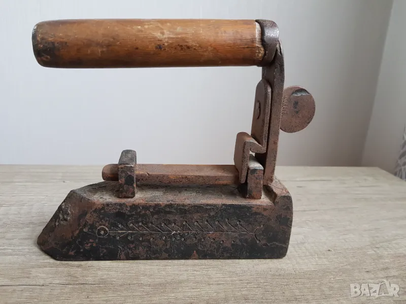 Стара рядка чугунена ютия, снимка 1