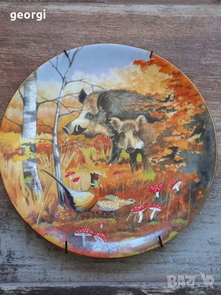 Декоративна порцеланова чиния с ловни мотиви , снимка 1