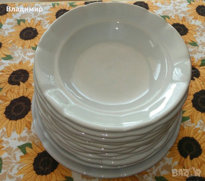 Класически ретро порцеланови чинии от 60-те години на 20 век, снимка 1