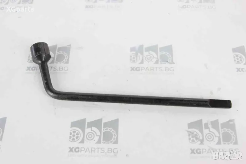  Ключ гуми за Toyota Corolla E12 (2001-2007), снимка 1