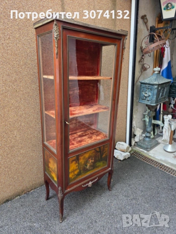 Антикварна витрина в перфектно състояние