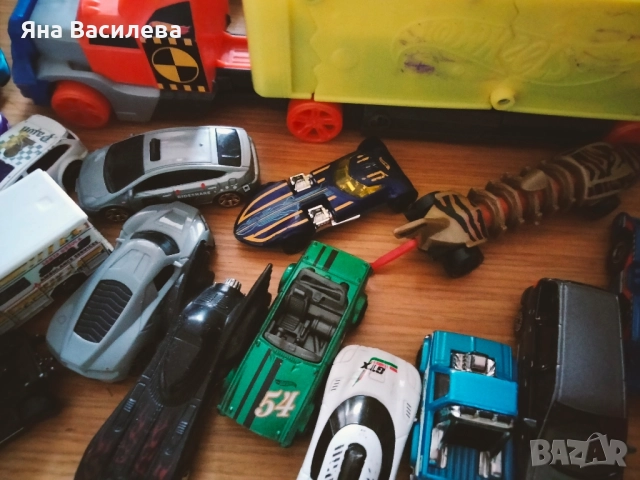 Играчки, колички Hot Wheels камион