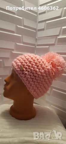 различни видове ръчно изплетени шапки