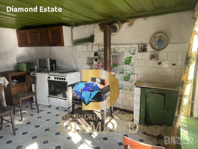 Едноетажна къща с двор в село Златна ливада, общ. Чирпан, снимка 8 - Къщи - 52872827