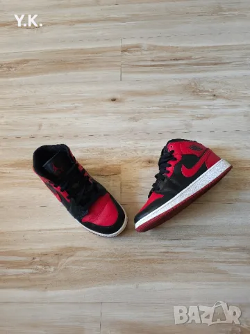 Оригинални кецове Nike Air Jordan 1 Mid "Banned" (GS), снимка 3 - Детски обувки - 47495171