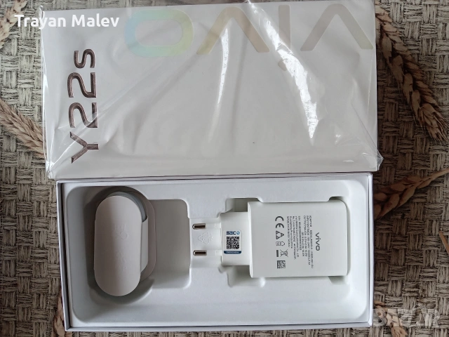 Смартфон Виво 6/128, снимка 2 - Други - 53899611