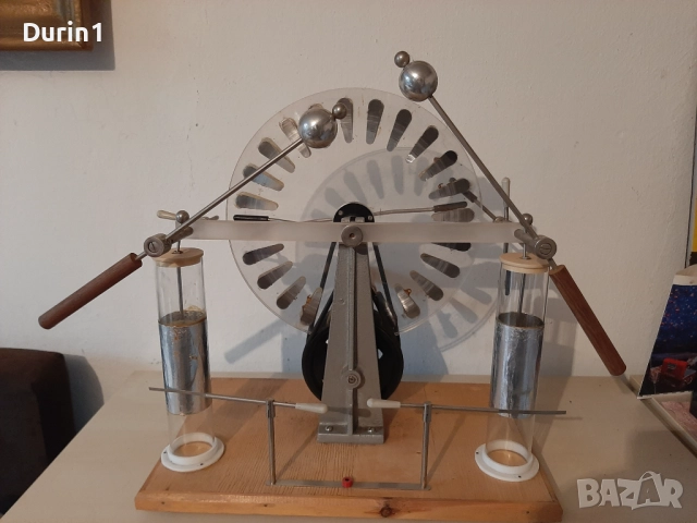 Учебен модел на електростатичен генератор  на Wimshurst, снимка 3 - Декорация за дома - 51976988