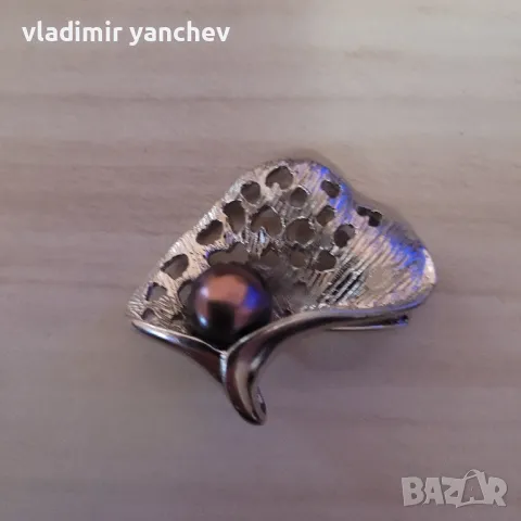 сребрина брошка с перла 