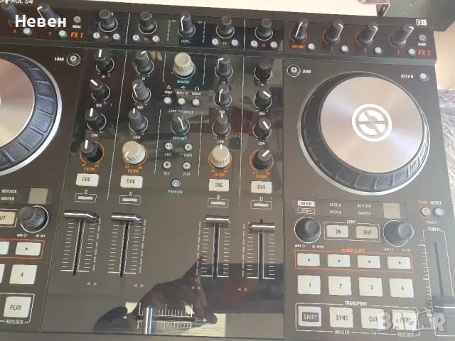 DJ TRAKTOR KONTROL S4 MK 2, снимка 3 - Ресийвъри, усилватели, смесителни пултове - 47834121