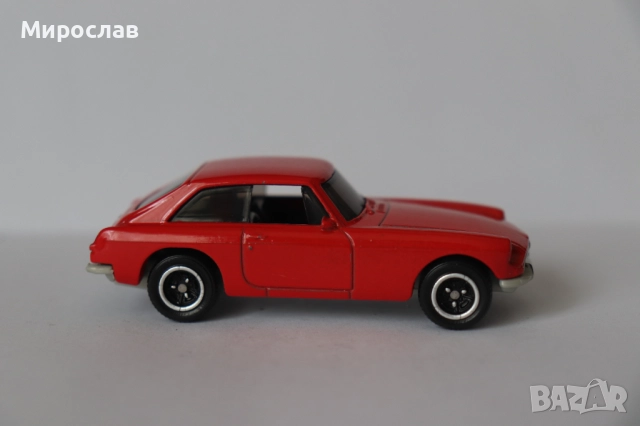 1/64 MATCHBOX MGB GT COUPE КОЛИЧКА МОДЕЛ, снимка 4 - Колекции - 52919228