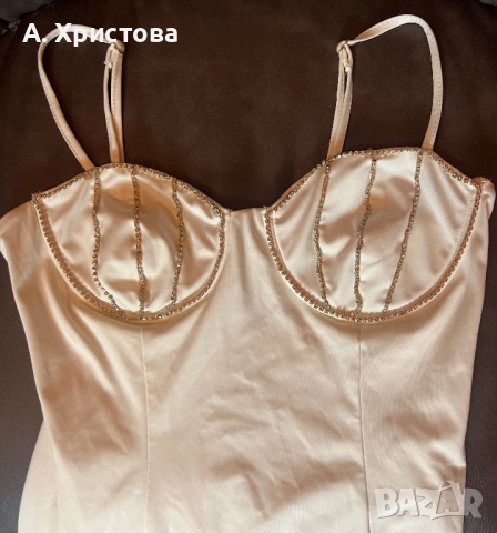 Бяла рокля Bershka, снимка 2 - Рокли - 52247338