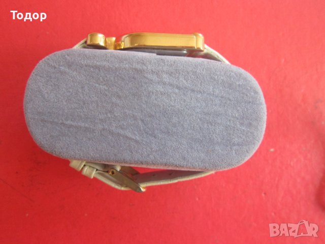 Дамски позлатен часовник Каравеле Бай Булова с кристали, снимка 4 - Дамски - 38018334