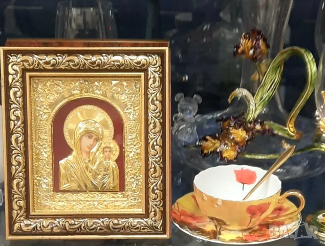 Златна икона Богородица