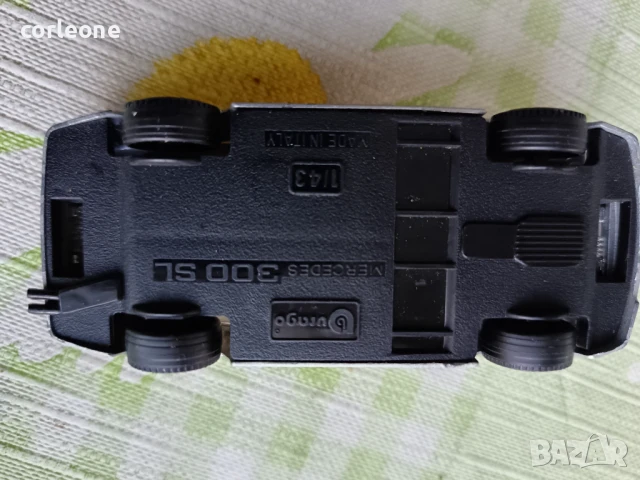 Mercedes-Benz 300 SL - мащаб 1:43 на bBurago made in Italy, снимка 6 - Колекции - 50550449