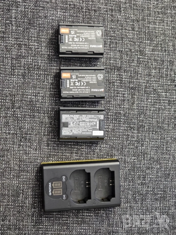 Fujifilm X-T4, 3 батерии, зарядно и 2 SD карти Самсунг, снимка 3 - Фотоапарати - 52636420