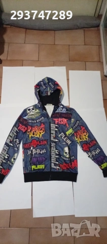 Камуфлажен екип 50евро.Parkar Plein Екип 80евро.Блузи 25евро. Елек 50евро.