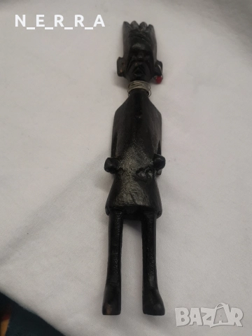 Дървена африканска фигура