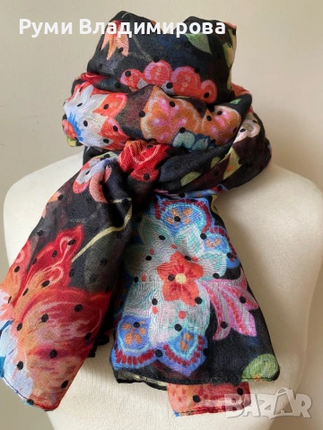 Шал на цветя Desigual, снимка 5 - Шалове - 53777604