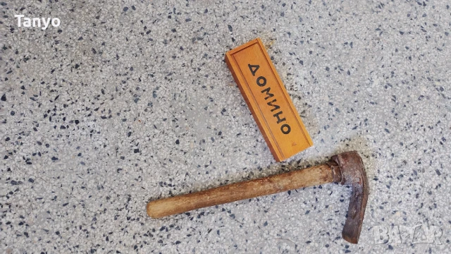 Стара кутия от домино и тесла от стария материал