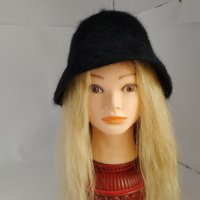 Дамска зимна шапка тип  идиотка, снимка 1 - Шапки - 42370514