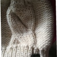 Плетена топла шапка с пухче бежов цвят, детски и дамски, снимка 3 - Други - 35257919