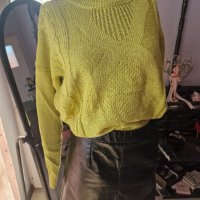 Пуловер в зелено - 15,00лв., снимка 1 - Блузи с дълъг ръкав и пуловери - 31272964
