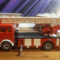 Метални пожарни Siku , снимка 2 - Коли, камиони, мотори, писти - 22741613