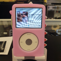 Ipod 8 с памет 80gb. Към него слушалки, кабел за зареждане,кейс и книжка. + Качена страхотна музика., снимка 7 - iPod - 44552935