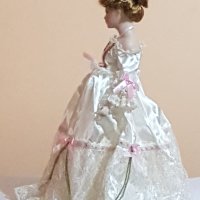 Порцеланова кукла със стойка , снимка 3 - Кукли - 44429381