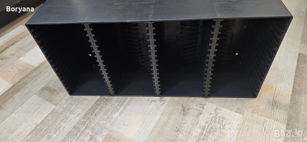 стелаж за дискове, снимка 1